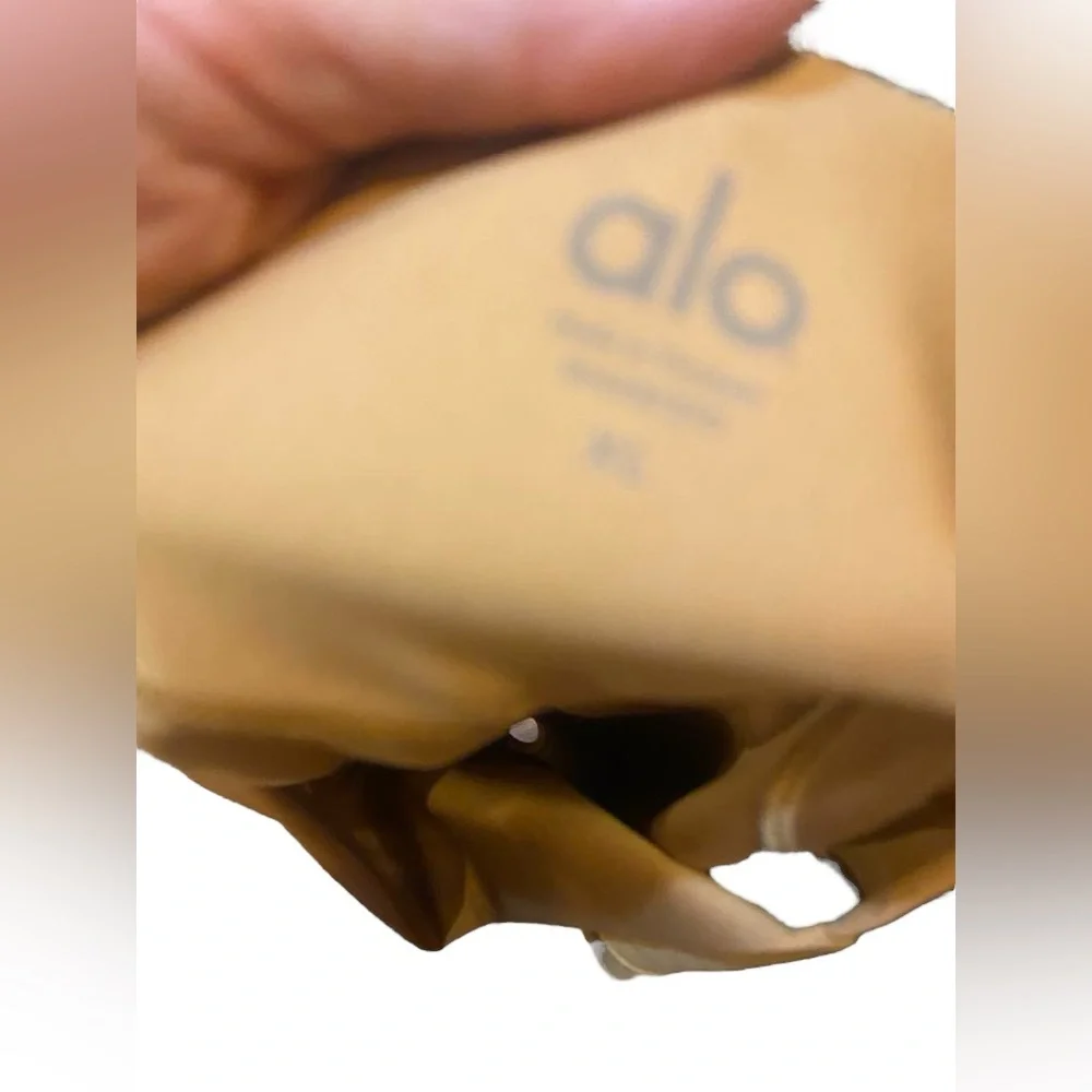 Alo Yoga active shorts Size